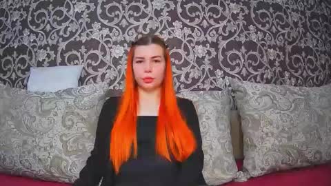 Snapshot of ellanuar chatting on 11.12.25 EllaNuar online show from 11.12.25