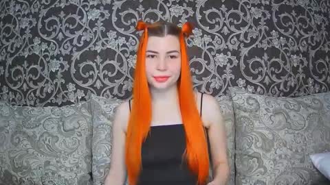 Snapshot of ellanuar chatting on 11.17.25 EllaNuar online show from 11.17.25