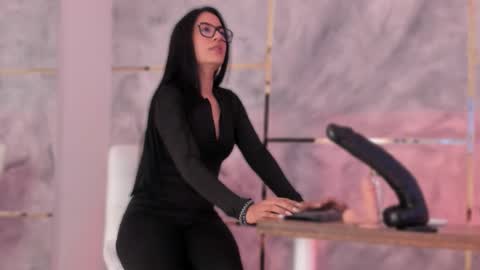  ella  online show from 12.22.25