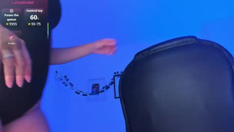 ellarosee_ online show from 04.10.26