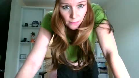 Elle online show from 12.22.25