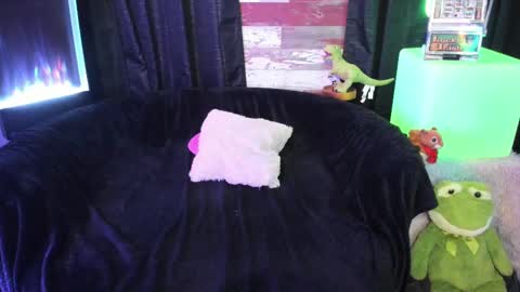 ELLE online show from 09.13.25