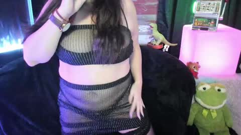 ELLE online show from 10.26.25