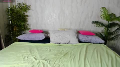 Snapshot of elle_ellise chatting on 12.03.25 elle_ellise online show from 12.03.25