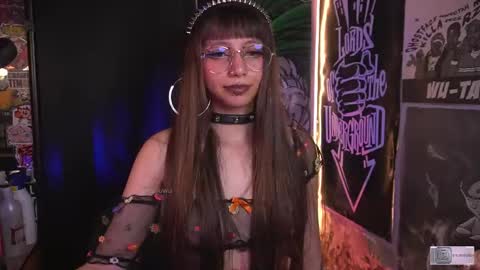 Snapshot of elle_uwu chatting on 10.22.25 follow me on instagram . online show from 10.22.25