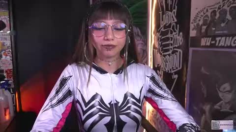 Snapshot of elle_uwu chatting on 10.24.25 follow me on instagram . online show from 10.24.25