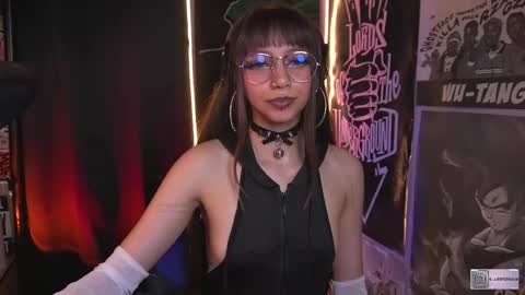 Snapshot of elle_uwu chatting on 10.27.25 follow me on instagram . online show from 10.27.25