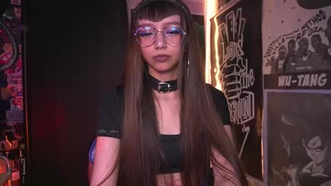 Snapshot of elle_uwu chatting on 11.10.25 follow me on instagram . online show from 11.10.25