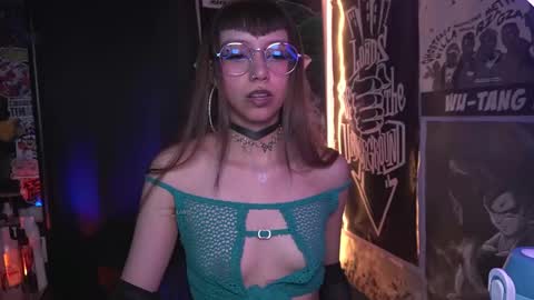 Snapshot of elle_uwu chatting on 11.16.25 follow me on instagram . online show from 11.16.25