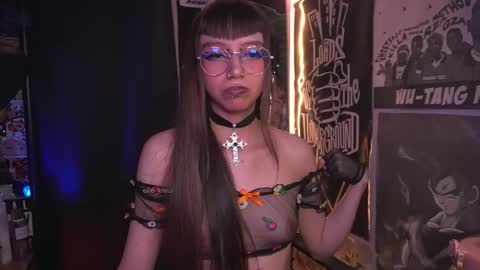 Snapshot of elle_uwu chatting on 11.22.25 follow me on instagram . online show from 11.22.25