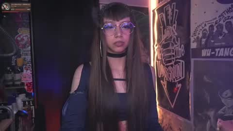 Snapshot of elle_uwu chatting on 11.30.25 follow me on instagram . online show from 11.30.25