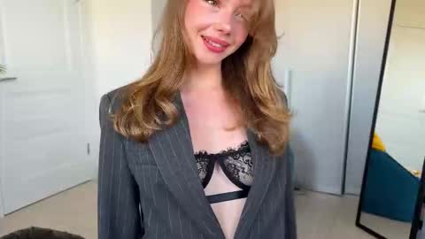 Snapshot of elli_harmon chatting on 09.17.25 Ellie  --- Ill see you either on Friday or Saturday and definitely on Sunday  online show from 09.17.25