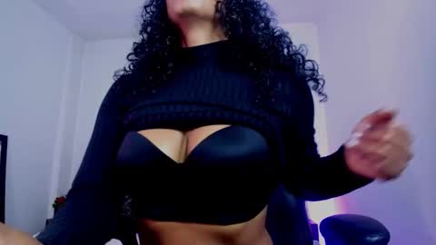 Snapshot of ellie_alves chatting on 09.30.25 Ellie online show from 09.30.25