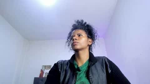 Snapshot of ellie_alves chatting on 10.22.25 Ellie online show from 10.22.25