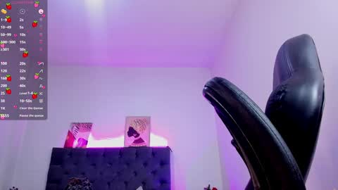 Snapshot of ellie_alves chatting on 10.23.25 Ellie online show from 10.23.25