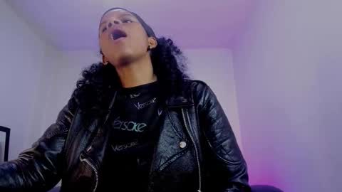 Snapshot of ellie_alves chatting on 11.07.25 Ellie online show from 11.07.25