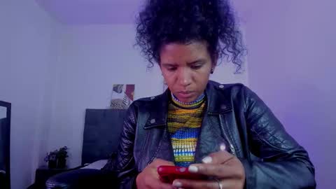 Snapshot of ellie_alves chatting on 11.10.25 Ellie online show from 11.10.25