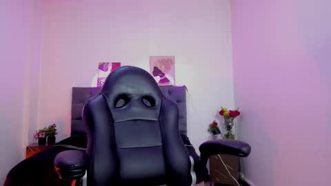 Snapshot of ellie_alves chatting on 11.13.25 Ellie online show from 11.13.25