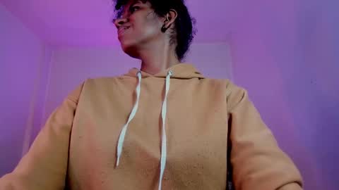 Snapshot of ellie_alves chatting on 11.18.25 Ellie online show from 11.18.25