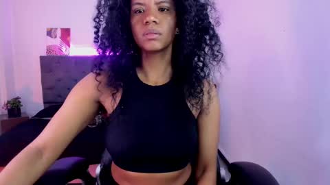 Snapshot of ellie_alves chatting on 11.20.25 Ellie online show from 11.20.25