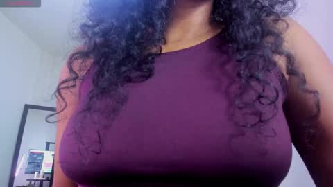 Snapshot of ellie_alves chatting on 12.05.25 Ellie online show from 12.05.25