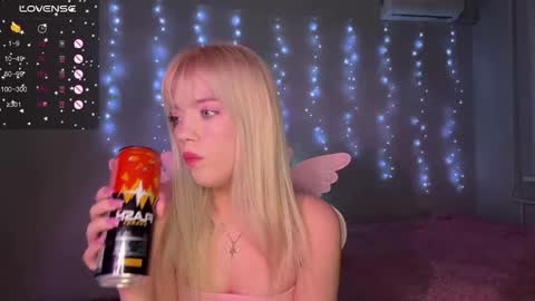 Snapshot of ellie_lovely_girl chatting on 12.02.25 ellie online show from 12.02.25