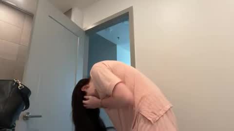 ellie  online show from 03.11.26