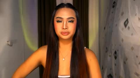 Snapshot of elliecummers chatting on 11.01.25 ellie online show from 11.01.25