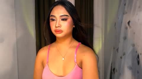 Snapshot of elliecummers chatting on 11.14.25 ellie online show from 11.14.25