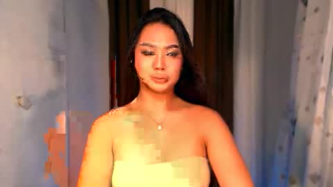 Snapshot of elliecummers chatting on 11.30.25 ellie online show from 11.30.25