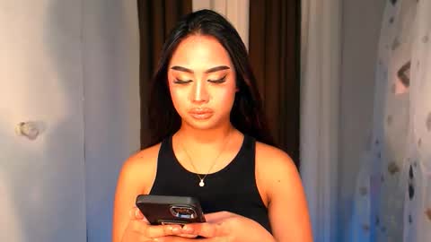 Snapshot of elliecummers chatting on 12.01.25 ellie online show from 12.01.25