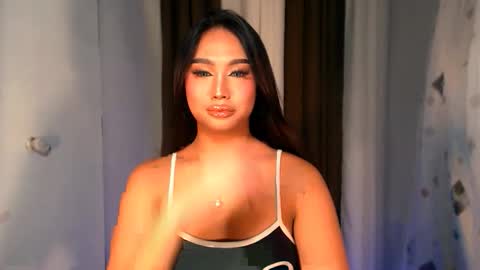 Snapshot of elliecummers chatting on 12.03.25 ellie online show from 12.03.25