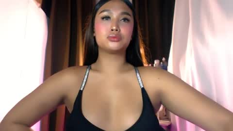 Snapshot of elliecummers chatting on 07.29.26 ellie online show from 07.29.26