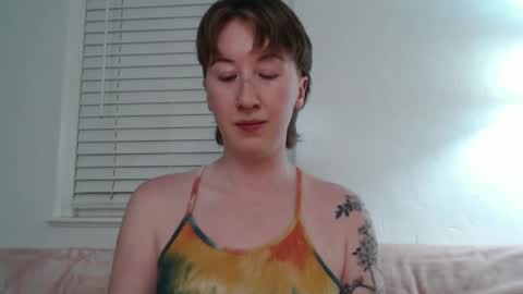 Snapshot of ellierowyn chatting on 09.23.25 Ellie Rowyn online show from 09.23.25