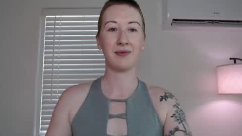 Snapshot of ellierowyn chatting on 11.14.25 Ellie Rowyn online show from 11.14.25