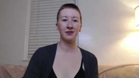 Snapshot of ellierowyn chatting on 11.20.25 Ellie Rowyn online show from 11.20.25