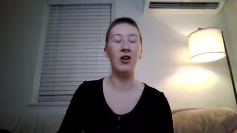 Snapshot of ellierowyn chatting on 11.25.25 Ellie Rowyn online show from 11.25.25