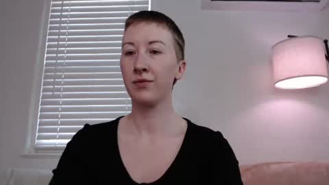 Snapshot of ellierowyn chatting on 12.04.25 Ellie Rowyn online show from 12.04.25