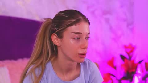 Snapshot of ellinanuria chatting on 02.24.26 EllinaNuria online show from 02.24.26