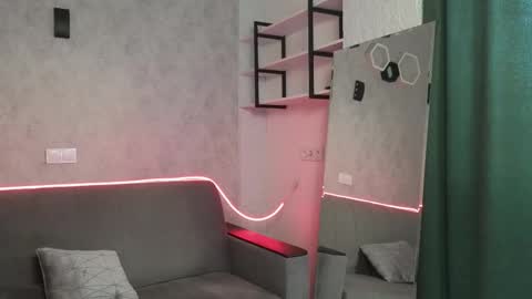 elliot_muscle04 online show from 10.12.25