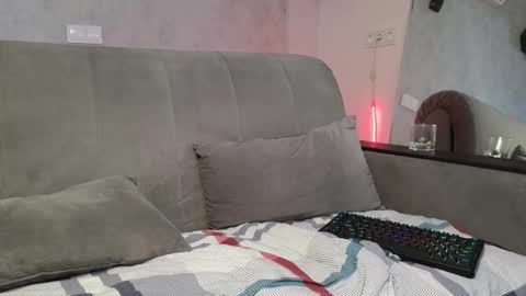 elliot_muscle04 online show from 01.31.26