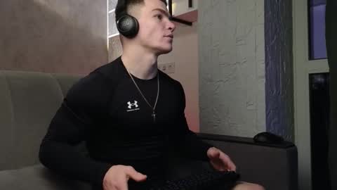 elliot_muscle04 online show from 03.01.26
