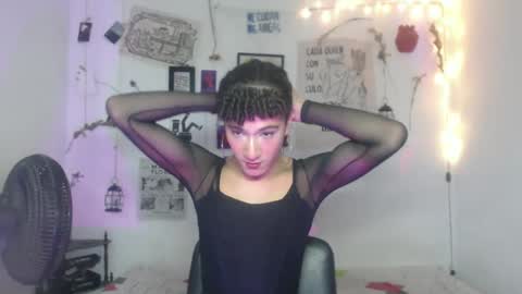 Snapshot of ellis_flowers chatting on 09.21.25  . online show from 09.21.25