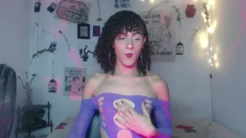 Snapshot of ellis_flowers chatting on 09.25.25  . online show from 09.25.25