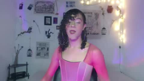 Snapshot of ellis_flowers chatting on 10.04.25  . online show from 10.04.25