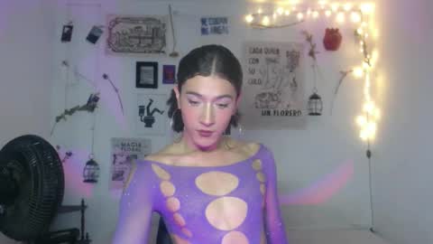 Snapshot of ellis_flowers chatting on 10.05.25  . online show from 10.05.25