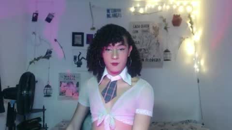 Snapshot of ellis_flowers chatting on 10.22.25  . online show from 10.22.25