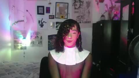 Snapshot of ellis_flowers chatting on 10.26.25  . online show from 10.26.25