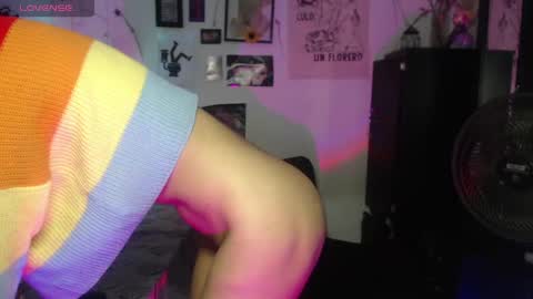 Snapshot of ellis_flowers chatting on 10.27.25  . online show from 10.27.25