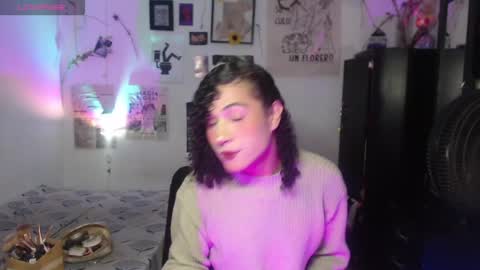 Snapshot of ellis_flowers chatting on 10.30.25  . online show from 10.30.25